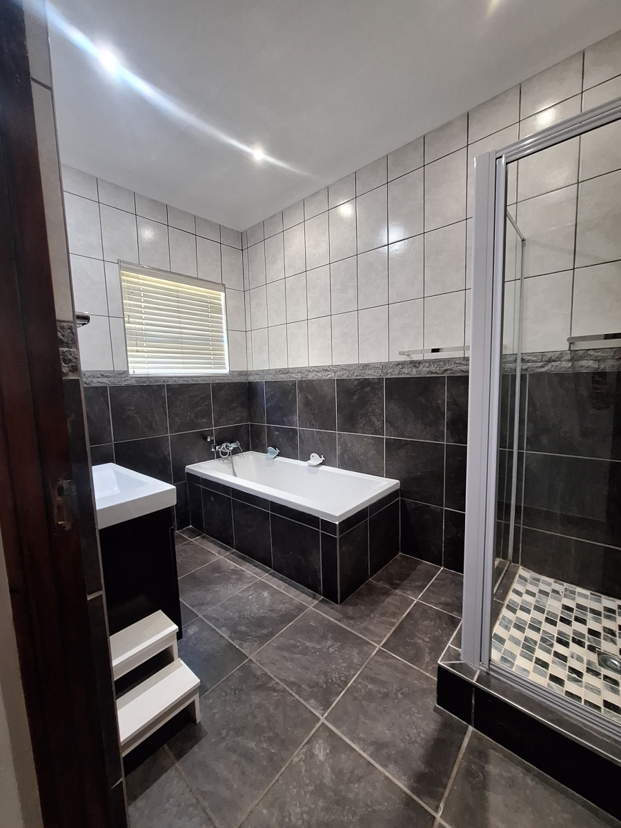 4 Bedroom Property for Sale in Woodland Hills Free State